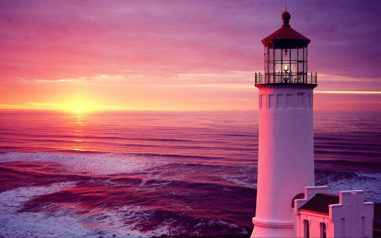 夕阳灯塔壁纸 大海背景