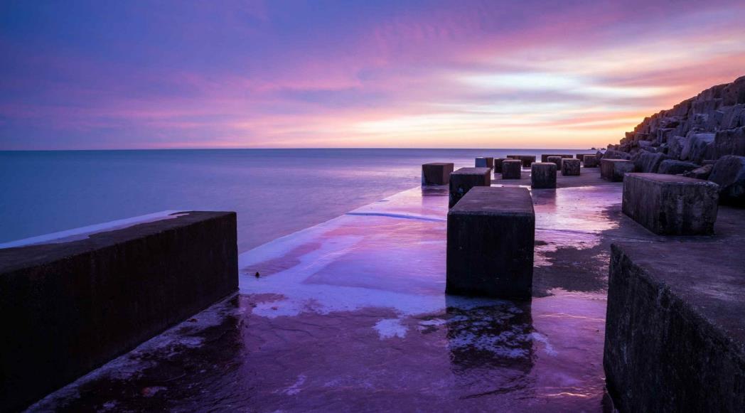 紫色海滩石头4K图片