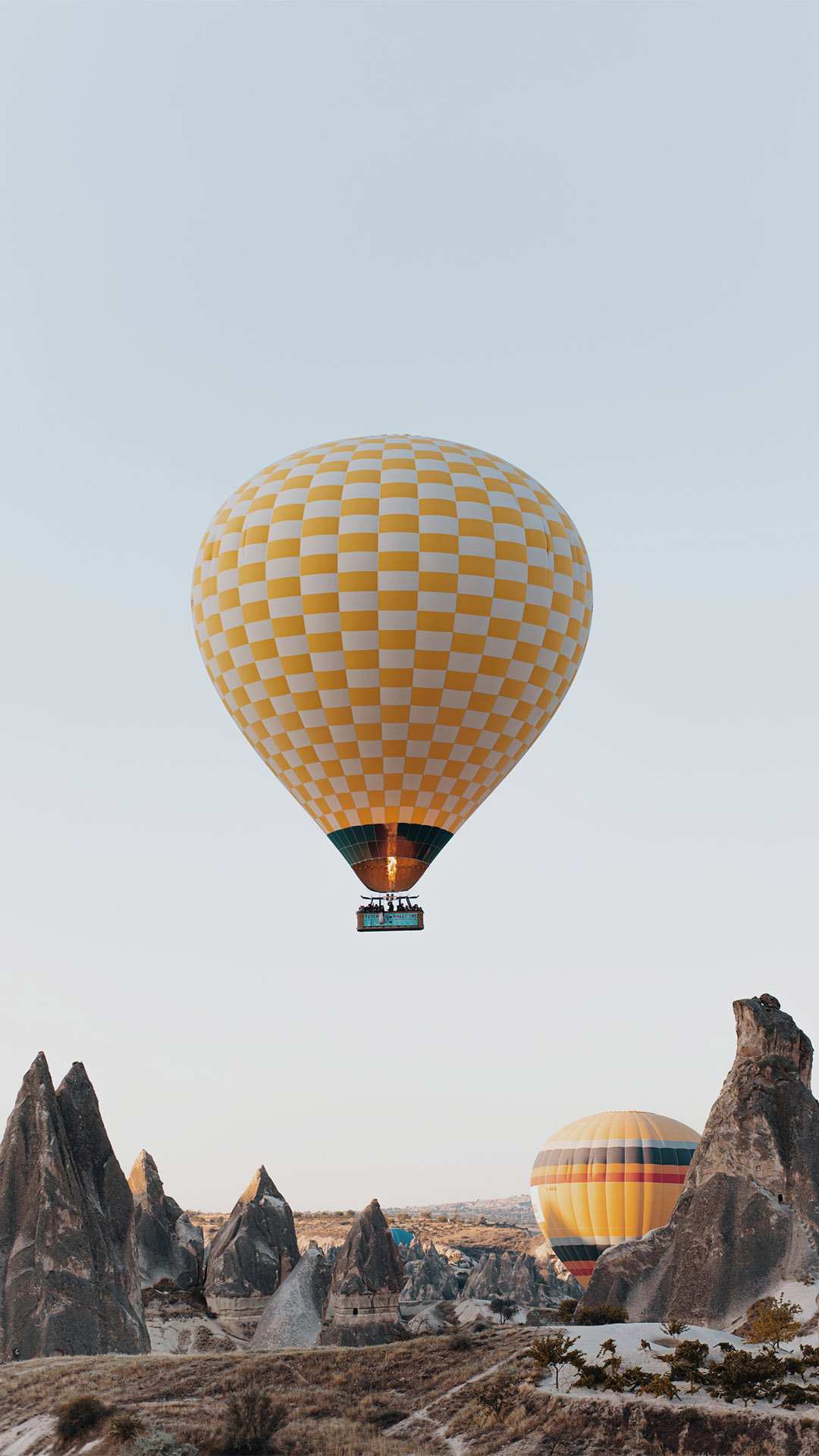 热气球 山谷 浪漫 天空风景手机壁纸