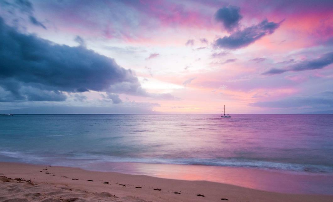 黄昏岛海滩 彩色唯美日落 帆船