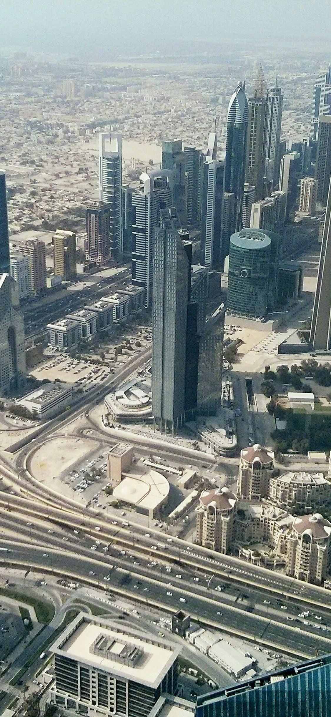 沙漠绿洲迪拜城市航拍风景手机壁纸