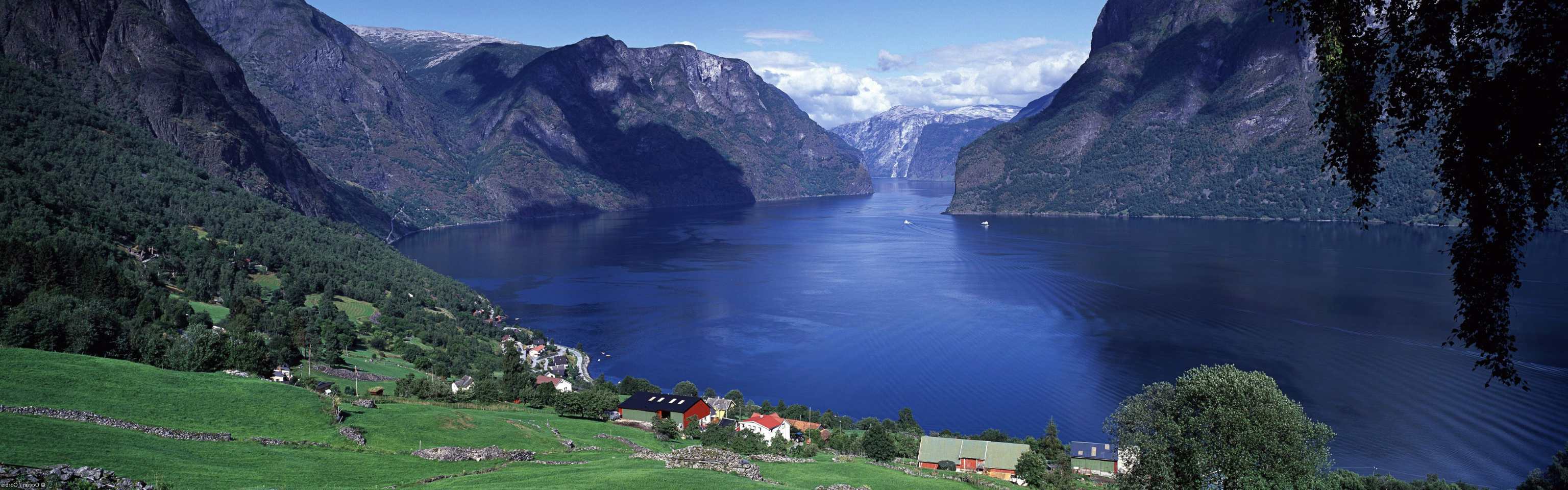 挪威高山峡湾横屏长图壁纸 清新 湖水 森林