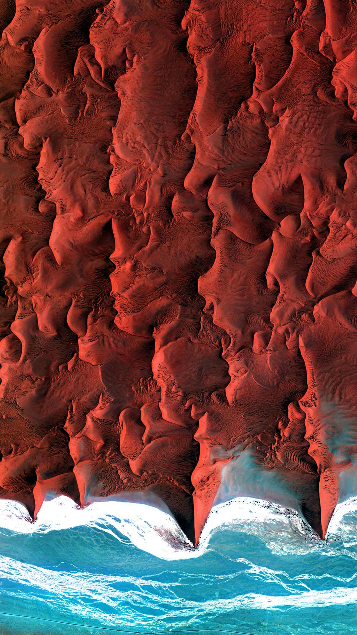 卫星下的海边 如法兰绒般红色土壤山川唯美景色壁纸